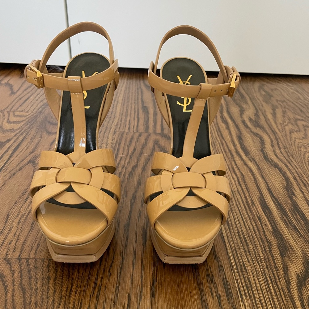 Saint Laurent patent leather nude platform sandal size 35.5